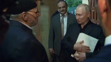 Putin, Kur'an-ı Kerim'e saygısızlığın Rusya'da suç olduğunu söyledi