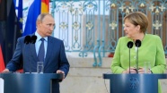 Putin, Merkel ile Libya'daki durumu görüştü