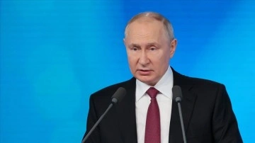 Putin, Rusya'daki devlet başkanı seçimindeki adaylığını Merkez Seçim Komisyonuna bildirdi