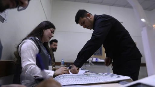 Irak'ta oy verme işlemi başladı