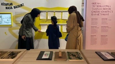 Rami &Ccedil;ocuk ve Sanat Bienali'ndeki "Kitabın Ser&uuml;veni" sergisi, kitabın mutfağını ziyar