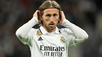 Real Madrid, 37 yaşındaki Modric'in sözleşmesini bir yıl uzattı