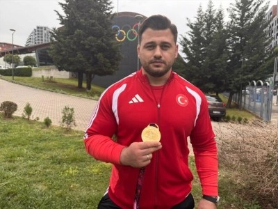 Rekortmen milli g&uuml;reş&ccedil;i Rıza Kayaalp: Bu rekoru &uuml;lkeme kazandırmak en b&uuml;y&uuml;k hayalimdi, başardım
