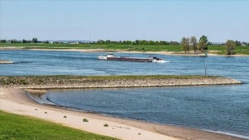 Ren Nehri'nde suların çekilmesi Hollanda ekonomisini olumsuz etkiliyor