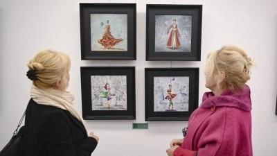 Ressam Nazende Y&uuml;cel'in "Yediveren Kadınlar" sergisi Ankara'da a&ccedil;ıldı