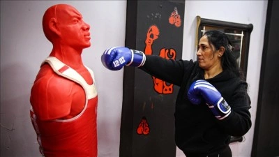 Ringe &ccedil;ıkan Adanalı kadınlar hem stres atıyor hem savunma tekniklerini &ouml;ğreniyor