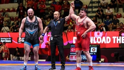 Rıza Kayaalp, Avrupa G&uuml;reş Şampiyonası'nda finale y&uuml;kseldi
