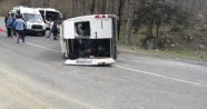 Rize'de Erzurumlu öğrencileri taşıyan gezi minibüsü devrildi: 17 öğrenci yaralı