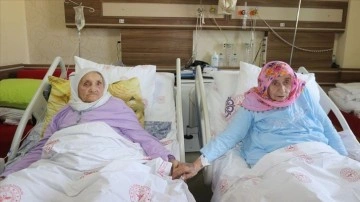 Rize'de yürüme güçlüğü nedeniyle 16 yıldır görüşemeyen kardeşler hastanede hasret giderdi