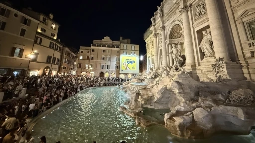 Roma'da tarihi Trevi Çeşmesi'nin ışıkları Gazze için söndürüldü