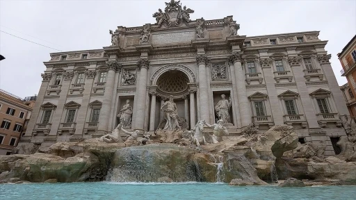 Roma'nın tarihi Trevi &Ccedil;eşmesi'ni ziyaret etmek turistler i&ccedil;in &uuml;cretli olacak