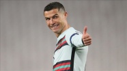 Ronaldo&#39;nun yere attığı kaptanlık pazubendi yaklaşık 64 bin avroya satıldı