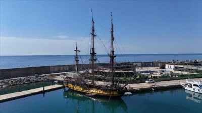 Rus &Ccedil;arı 1. Petro'nun gemisi "Shtandart"ın kopyası Alanya'da gen&ccedil;ler i&ccedil;in yelken