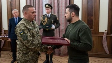 Rus esaretinden kurtulan Ukraynalı bin 331 asker ve polise devlet nişanı verildi