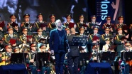 Rus Kızılordu Korosu ve Haluk Levent Bursa'da konser verdi
