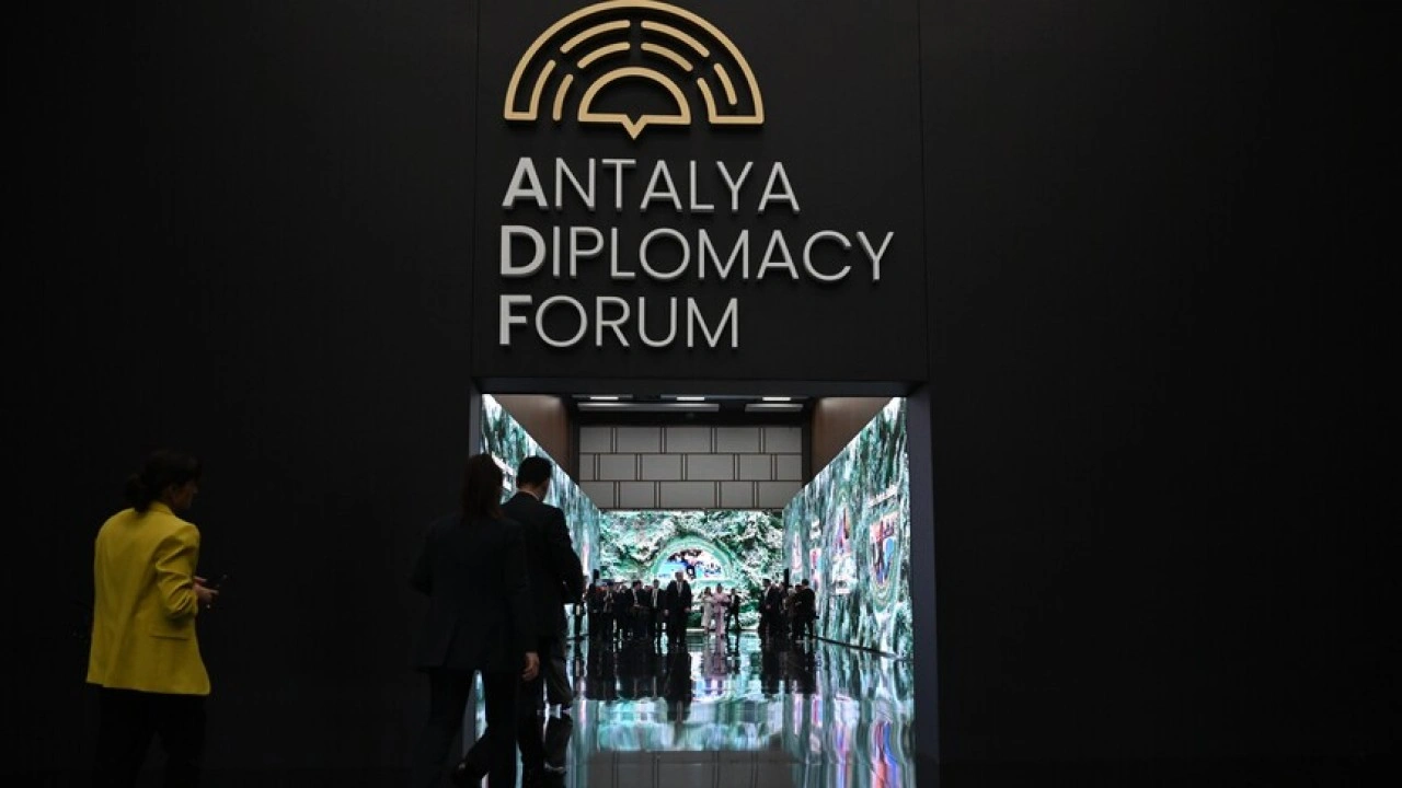 Rus medyası: T&uuml;rkiye k&uuml;resel diplomasinin merkezi olmaya &ccedil;alıştı