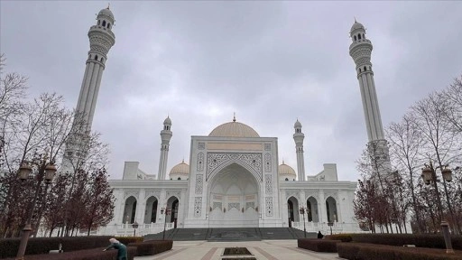 Rusya&rsquo;da mimarisiyle &ouml;ne &ccedil;ıkan 'M&uuml;sl&uuml;manların Gururu' Camisi ziyaret&ccedil;ilerin ilgi odağı