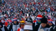 Rusya'da yüz binlerce kişi birlikte kayak yaptı