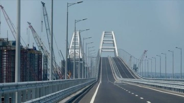 Rusya ve Kırım'ı birbirine bağlayan Kerç Köprüsü tamirat sonrası çift yönlü araç trafiğine açıl
