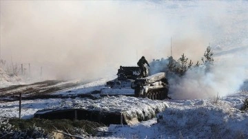 Rusya'nın batı ve güney bölgelerinde bazı askeri birlikler üslerine dönüyor