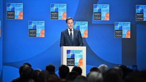Rutte'den savunma harcamalarını artırması için NATO ülkelerine baskı yapan Trump'a övgü