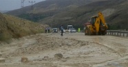 Sağanak yağış, Malatya-Kayseri karayolunu ulaşıma kapattı