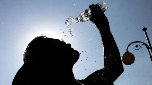 Sağlık Bakanlığından aşırı sıcaklarda "sıvı tüketimi ve beslenme" uyarısı