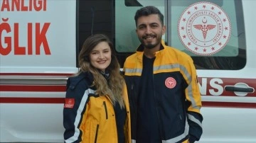 Sağlık çalışanı çift, aynı ambulansta birbirlerine güç, hastalara güven aşılıyor