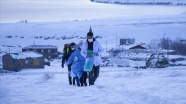 Sağlık ekipleri Bitlis&#039;te kar ve soğuğa rağmen yaşlıların aşı çalışmalarını sürdürüyor