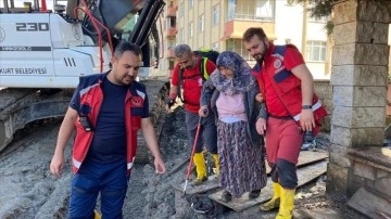 Sağlık ekipleri Kastamonu'da selin ardından 55 kişiyi kurtardı