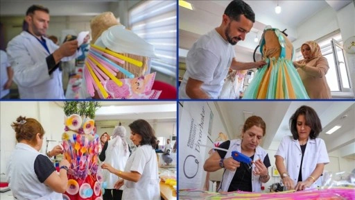 Sahne dekoru ve kostümlerinden arta kalan malzemelerle kıyafet tasarladılar