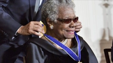 Şair Maya Angelou, ABD'de çeyreklik madeni paraya basılan ilk siyahi kadın oldu