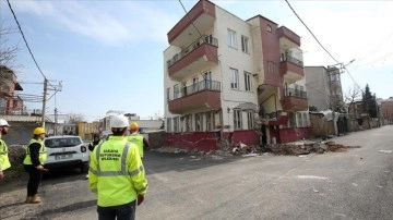 Sakarya Büyükşehir Belediyesi ekipleri Adıyaman'da hasar tespit çalışması yapıyor