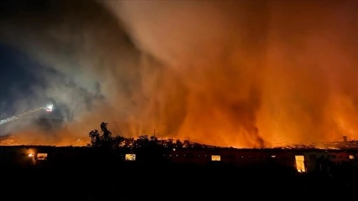 Sakarya'da boyahanede çıkan yangına müdahale ediliyor