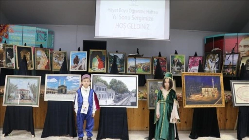 Sakarya'da kursiyerlerin el emeği göz nuru ürünleri sergilendi