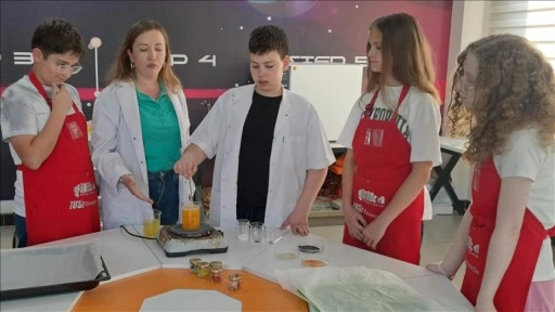 Sakarya'da öğrenciler bal kabağından çevre dostu biyoplastik üretti