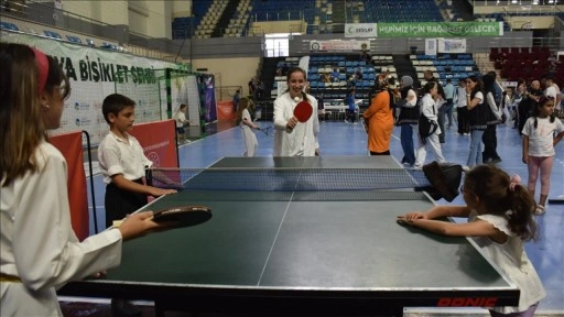 Sakarya'da öğrencilere yönelik etkinliklerle sporun bağımlılıktan koruyucu gücüne dikkat çekild