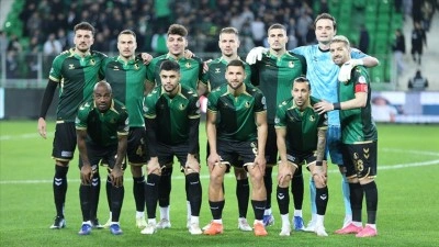 Sakaryaspor'a teknik direkt&ouml;r değişikliği ve transferler de "&ccedil;are" olmadı