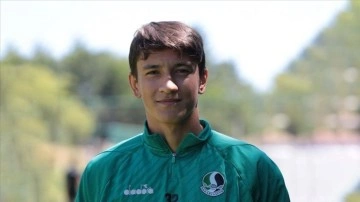 Sakaryaspor'un genç oyuncusu Berkay Kurubacak'ın şampiyonluk hayali var