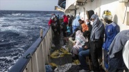 Salvini'den göçmen kurtaran STK gemisine giriş yasağı