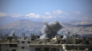 Şam'daki muhalif bölgelere yönelik hava saldırları sürüyor
