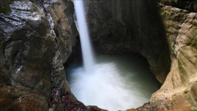 Samandere Şelalesi'nin debisi eriyen karla y&uuml;kseldi