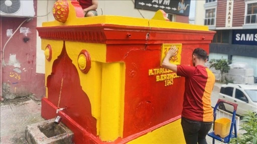 "Şampiyon Çeşme" bu yıl yine Galatasaray'ın renklerine boyandı