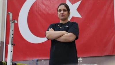 Şampiyon halterci Şaziye, milli sporcular yetiştiriyor