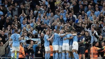 Şampiyon Manchester City, sezonu "üçleme" yaparak kapatma peşinde