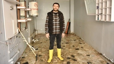 Samsun'un Havza il&ccedil;esindeki selde otomobilin &uuml;zerinde s&uuml;r&uuml;klenen kişi yaşadıklarını anlattı
