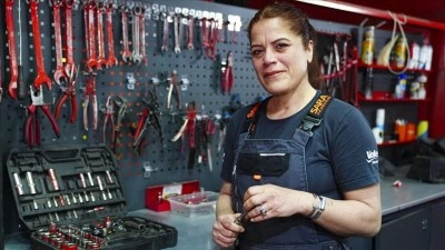 Sanayinin Nuray ustası erkekleri şaşırtıyor, kadınlara ilham veriyor