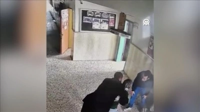 Şanlıurfa'da boğazına kalem kapağı ka&ccedil;an &ouml;ğrenciyi okul m&uuml;d&uuml;r&uuml; Heimlich manevrasıyla kurtardı