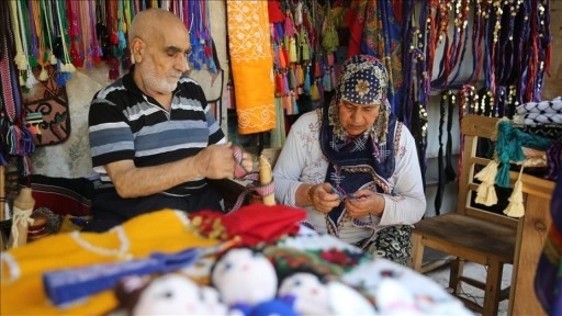 Şanlıurfa'da karı koca 50 yıldır aynı atölyede emeğini paylaşıyor