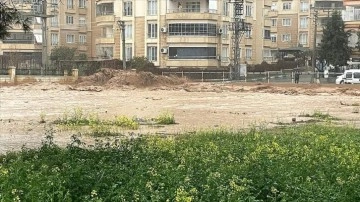 Şanlıurfa'da sağanak derelerin taşmasına neden oldu